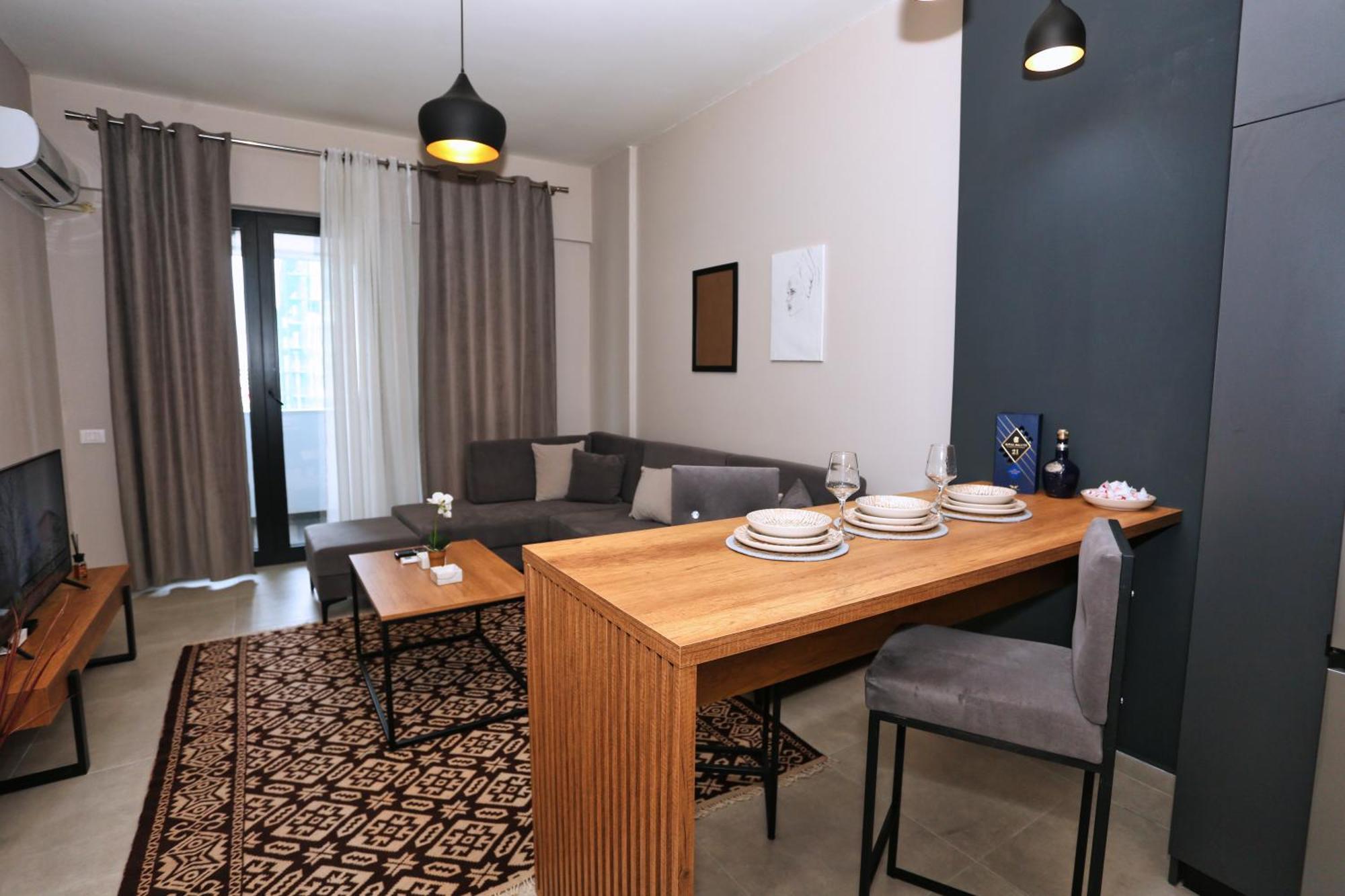 Luxurious Square 21