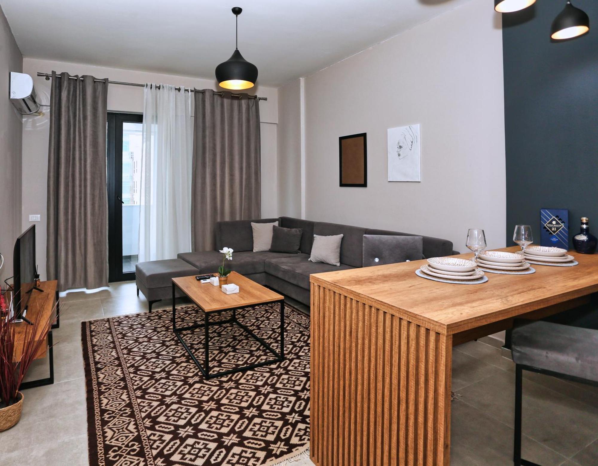 Luxurious Square 21