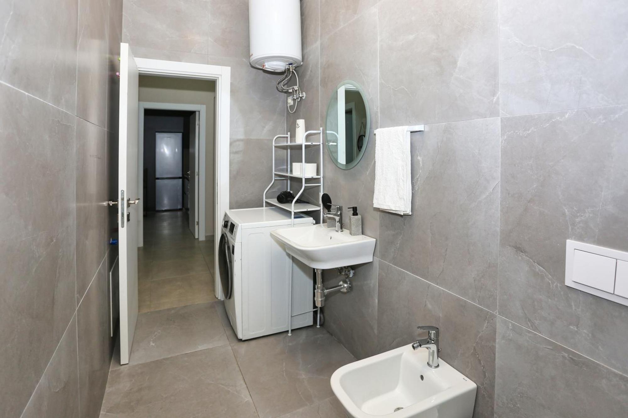 Luxurious Square 21