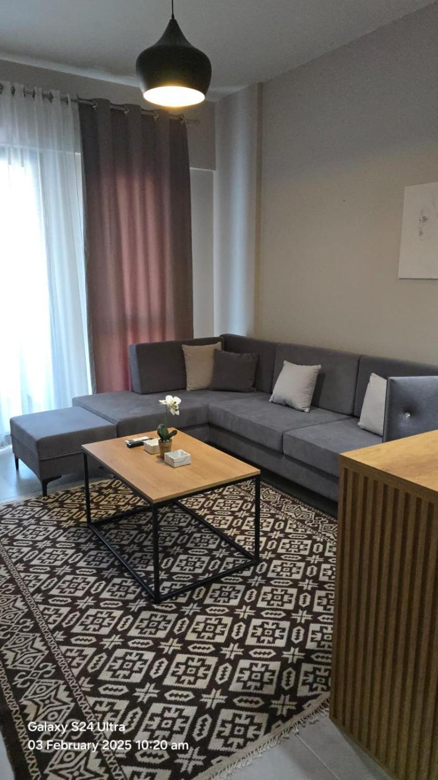 Luxurious Square 21 Tiranë